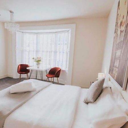 Saffron Suite And Kitchen Сафрън Уолдън Екстериор снимка