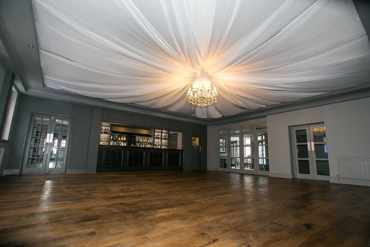 Saffron Suite And Kitchen Сафрън Уолдън Екстериор снимка