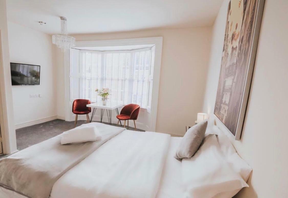Saffron Suite And Kitchen Сафрън Уолдън Екстериор снимка